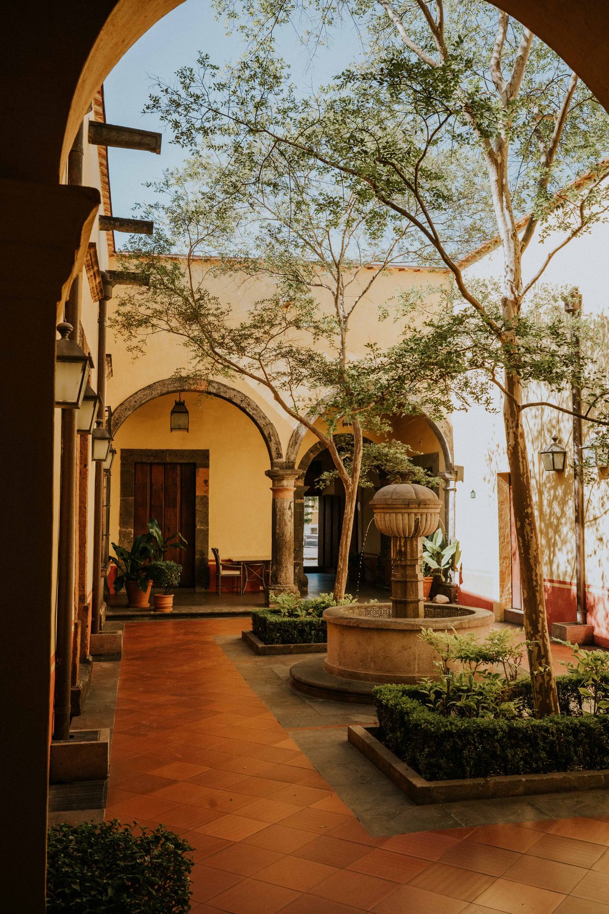 Patio de una hacienda mexicana. Amar Preciado / Pexels. Referencia espacial, no diseño ni obra de HVT.