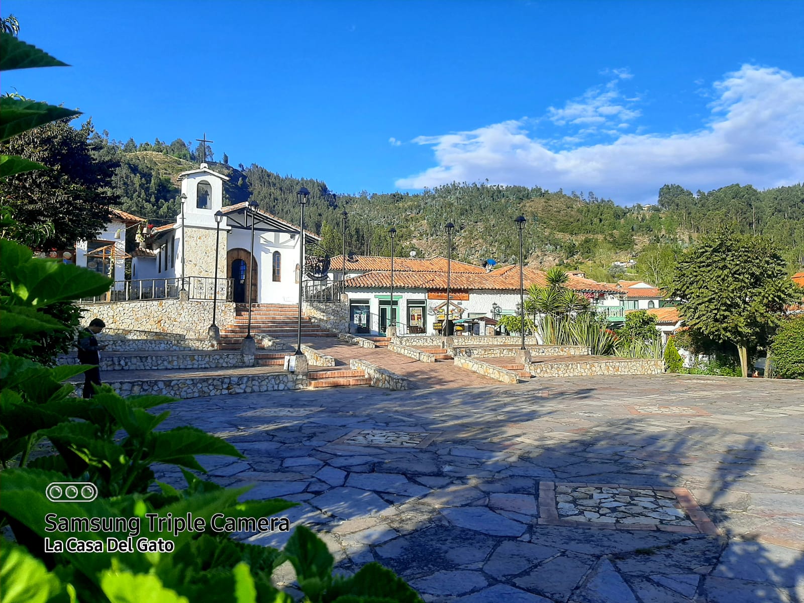 Plazoleta, capilla y arquitectura tradicional de Pueblito Boyacense